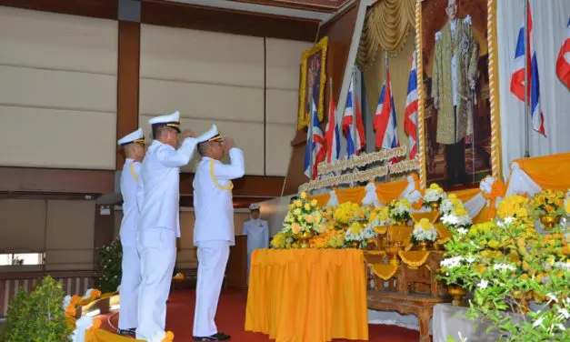 พสกนิกรชาว จังหวัดปัตตานี ร่วมพีธีทำบุญตักบาตร​ ถวายเป็นพระราชกุศล เนื่องในวันพระราชสมภพ บาทสมเด็จพระปรมินมหาภูมิพลอดุลยเดช​ บรมนาถพิตร​