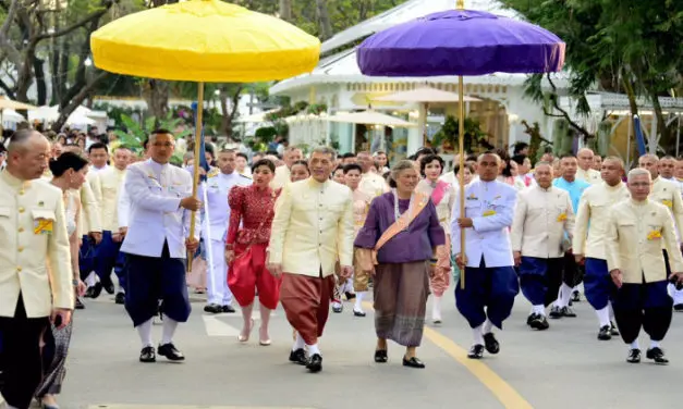 สมเด็จพระเจ้าอยู่หัว เสด็จฯเปิดงานอุ่นไอรัก ครั้งที่ 2