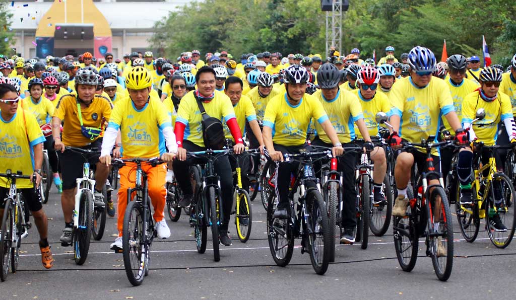 ประชาชนชาวโคราช 25,000 คน ร่วมสดุดี ปั่น “Bike อุ่นไอรัก” เต็มลานสนามกีฬาเฉลิมพระเกียรติ 80 พรรษา