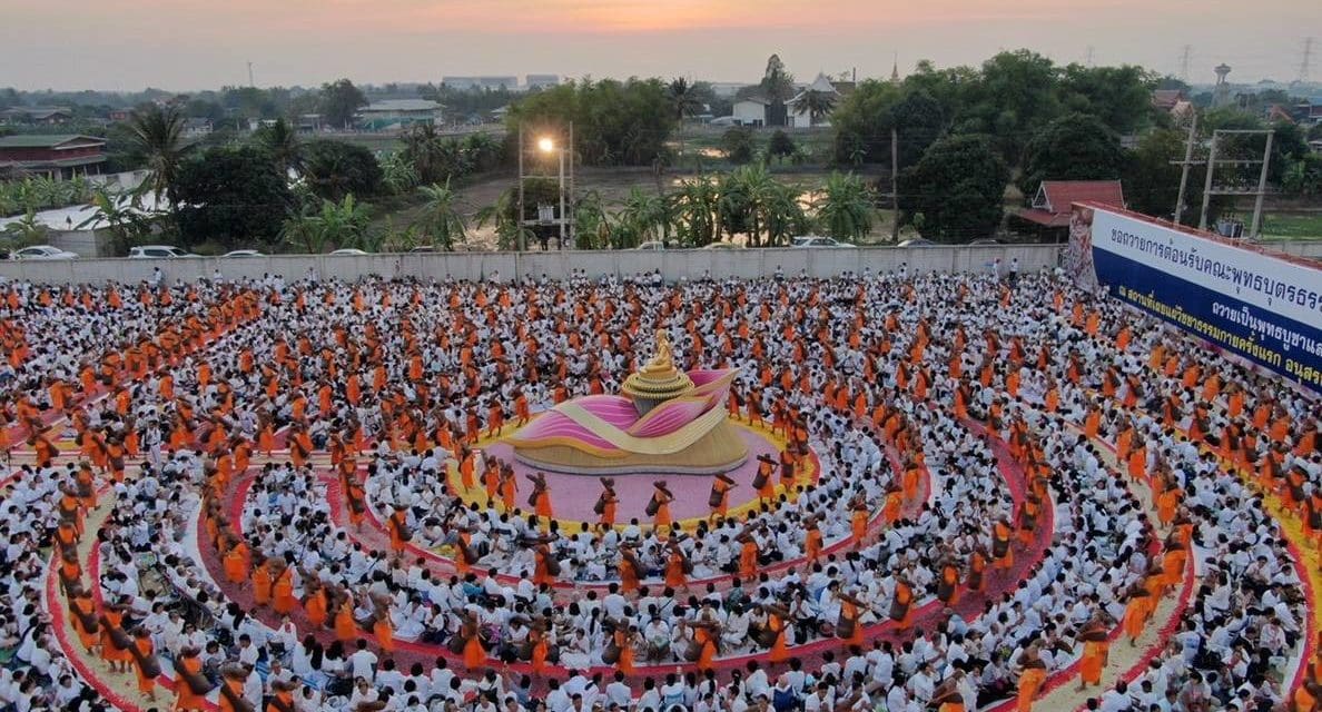 ประชาชนนับหมื่นต้อนรับพระธรรมยาตรา ณ อนุสรณ์สถานแห่งที่ 5 เส้นทางพระผู้ปราบมาร