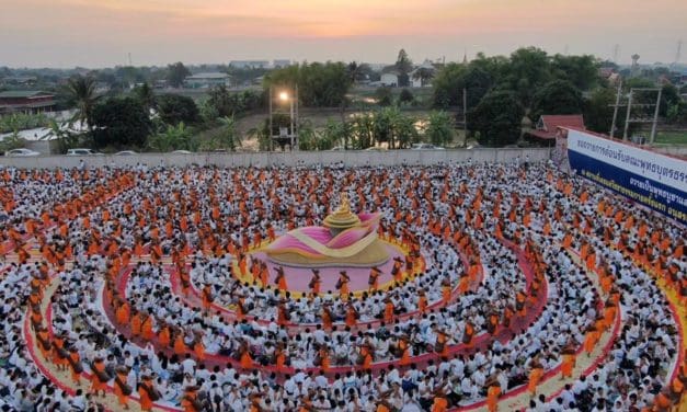 ประชาชนนับหมื่นต้อนรับพระธรรมยาตรา ณ อนุสรณ์สถานแห่งที่ 5 เส้นทางพระผู้ปราบมาร