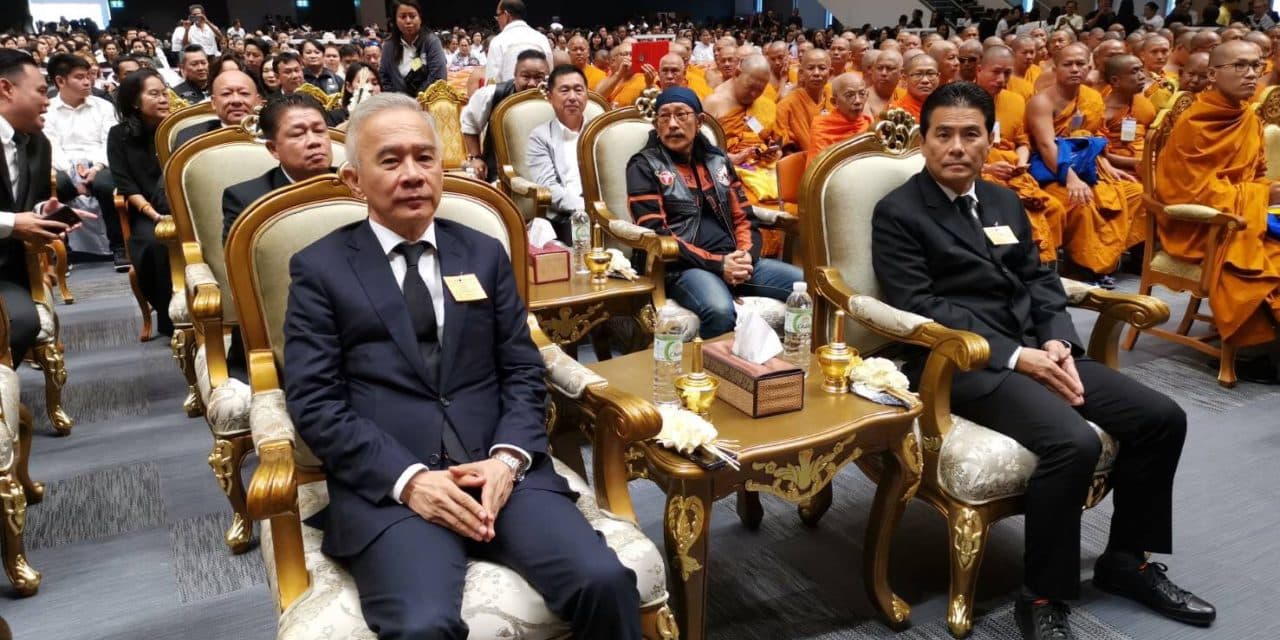 สุวัจน์ลิปตพัลลภ และผู้บริหารพรรคชพน.ร่วมสวดพระอภิธรรม พิธีพระราชทานศพครูใหญ่ (หลวงพ่อคูณ ปริสุทโธ) จ.ขอนแก่น