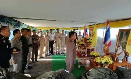 อัญเชิญสิ่งของพระราชทาน สมเด็จพระเจ้าอยู่หัวฯ มอบให้เจ้าหน้าที่ อาสาสมัครที่ปฏิบัติภารกิจ ภาคใต้