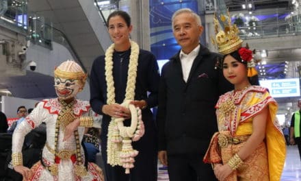 สุวัจน์ ลิปตพัลลภ ให้การต้อนรับ การ์บิเญ่ มูกูรูซ่า นักหวดสาวชาวสเปน อดีตมือ 1 ของโลก