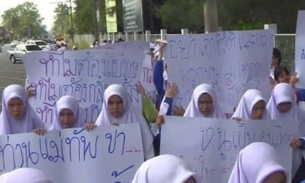 นักศึกษา ม.เฉลิมกาญจนา รวมตัวร้อง มทภ.4 ให้ช่วยเหลือหลังยื่นกู้ กยศ.แต่เรื่องเงียบหาย