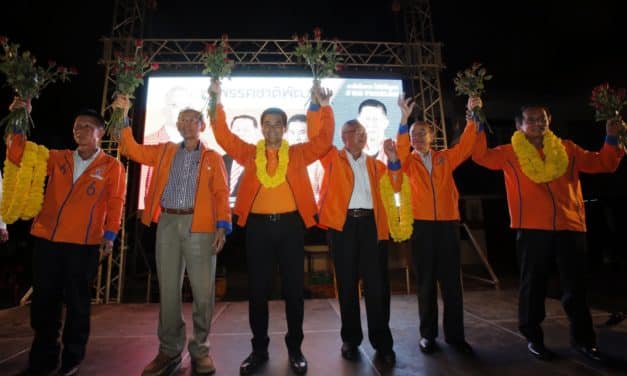 เทวัญ นำทีม ชพน.ปราศรัยที่วัดหนองไผ่ ตำบลโพธิ์กลาง อ.เมืองโคราช