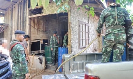 ทหารค้นโกดังน้ำมันเถื่อนรายใหญ่ ตะลึงพบรถดัดแปลงถัง บรรจุได้เกือบ 3,000 ลิตร