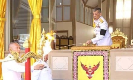 สมเด็จพระเจ้าอยู่หัวมหาวชิราลงกรณ บดินทรเทพยวรางกูร เสด็จฯไปพระราชทานเพลิงศพ นายวิชัย ศรีวัฒนประภา ณ เมรุหลวงหน้าพลับพลาอิศริยาภรณ์ วัดเทพศิรินทราวาส