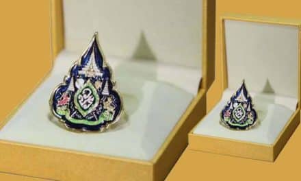 เปิดจำหน่ายเข็มที่ระลึกตราสัญลักษณ์พระราชพิธีบรมราชาภิเษก วันที่ 31 มีนาคมนี้