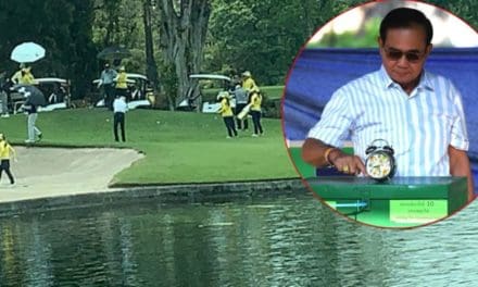 ‘บิ๊กตู่’ อารมณ์ดี! ไปตีกอล์ฟ ก่อนเข้า วอร์รูมในค่าย