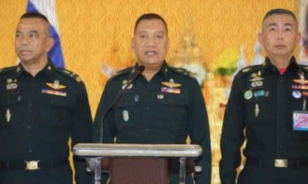 ผบ.เหล่าทัพ แถลง ปมริบ รางวัลศิษย์เก่าดีเด่น “ทักษิณ”