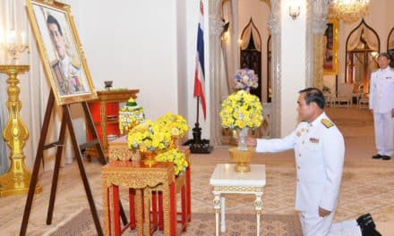 ร.10พระราชทานแจกันดอกไม้’พล.อ.ประยุทธ์’เนื่องในวันคล้ายวันเกิด