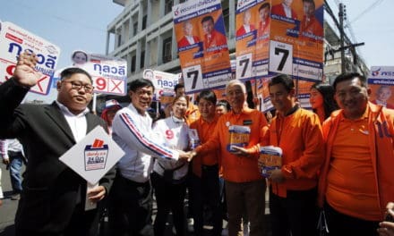 “สุวัจน์” ลงพื้นที่ จ.ราชบุรี ช่วย ผู้สมัครหาเสียงไหว้ศาลหลักเมืองเอาฤกษ์เอาชัย เดินตลาดสด จ๊ะเอ๋! “มานิต” พปชร.