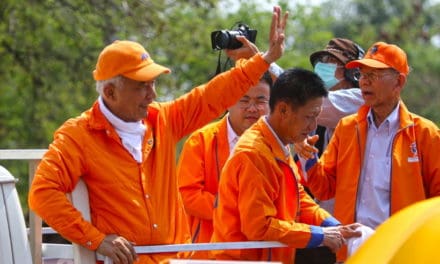 โค้งสุดท้ายในการหาเสียงเลือกตั้ง:สุวัจน์-เทวัญ ชพน.ขึ้นรถแห่เรียกคะแนน คนโคราช