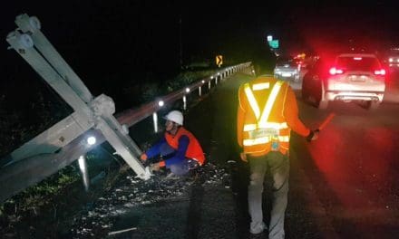 พายุฤดูร้อนพัดกระหน่ำ อ.โนนสูง โคราช  ทำเสาไฟฟ้าล้มนับสิบต้น