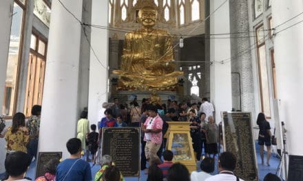 ชาวโคราชและนักท่องเที่ยวแห่ไหว้พระ ขอพรหลวงปู่โต องค์ใหญ่ที่สุดในโลก