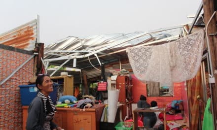 พายุฤดูร้อนกระหน่ำ อ.ครบุรี โคราชอีกครั้ง พัดบ้านพังเสียหายไปมากกว่า 13 หลัง