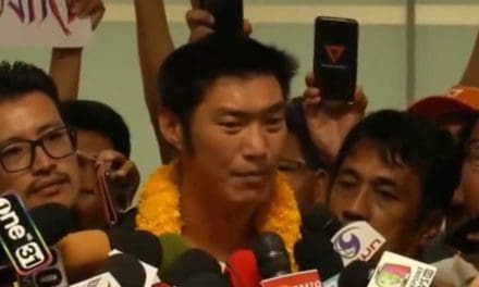 “ธนาธร” ถึงไทย ลั่นบริสุทธิ์ไม่กังวล ชี้ใบส้มใช้กับตนไม่ได้