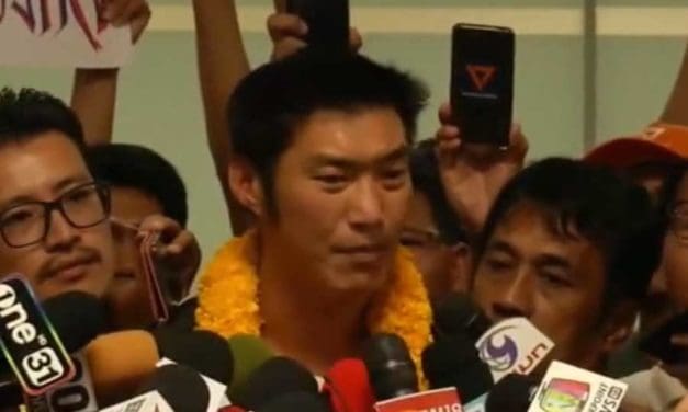 “ธนาธร” ถึงไทย ลั่นบริสุทธิ์ไม่กังวล ชี้ใบส้มใช้กับตนไม่ได้