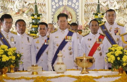 ผู้ว่าราชการจังหวัดนครราชสีมา นำประชาชนทุกหมู่เหล่า ประกอบพิธีเวียนเทียนสมโภชน้ำอภิเษก ในการพระราชพิธีบรมราชาภิเษกฯ