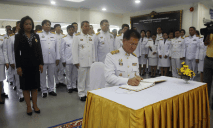 ผู้ว่าโคราชนำส่วนราชการลงนามถวายพระพรชัยมงคล เนื่องในการพระราชพิธีบรมราชาภิเษก