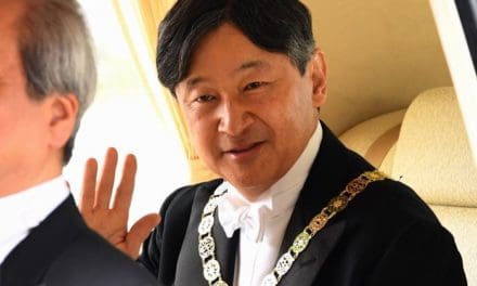 จักรพรรดิญี่ปุ่นพระองค์ใหม่ขึ้นครองราชย์ ทรงสัญญาจะอุทิศตนต่อประชาชน