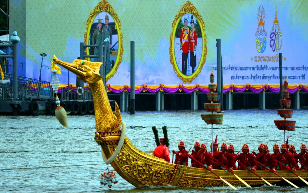 โปรดเกล้าฯ เลื่อนขบวนพยุหยาตราทางชลมารค เปิดหมายกำหนดการ