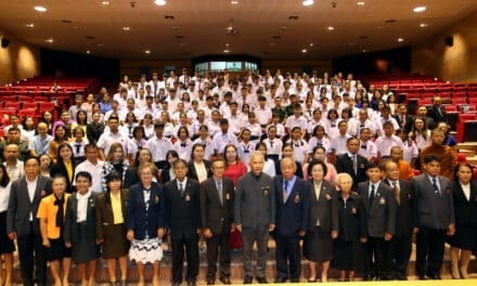 นายสุวัจน์ฯ มอบทุนมูลนิธิทวีคูณพัฒนา