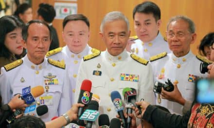 สุวัจน์ ห่วงรัฐบาลเสียงปริ่มน้ำ แพ้โหวตบ่อยครั้งอันตรายต่อเสถียรภาพ