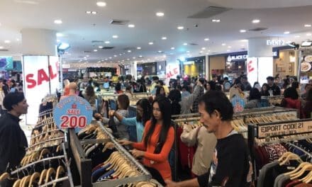 โคราชอากาศหนาวนักช้อปปิ้งแห่ซื้อเสื้อผ้ากันหนาวคึกคัก ห้างดังยอดขายพุ่ง 15%