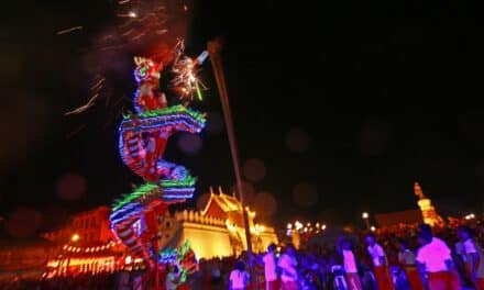 ตรุษจีนโคราช จัดยิ่งใหญ่ เชิดมังกรทอง พ่นไฟ พ่นน้ำ รับปีหนูทอง