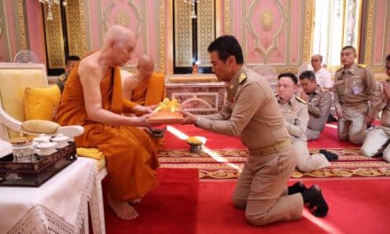 สมเด็จพระอริยวงศาคตญาณ สมเด็จพระสังฆราช สกลมหาสังฆปริณายก ประทานผ้าไตรและกัปปิยภัณฑ์แก่ทายาทผู้เสียชีวิต และผู้ได้รับบาดเจ็บจากเหตุการณ์ที่จังหวัดนครราชสีมา