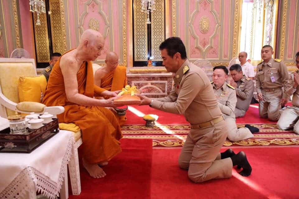 สมเด็จพระอริยวงศาคตญาณ สมเด็จพระสังฆราช สกลมหาสังฆปริณายก ประทานผ้าไตรและกัปปิยภัณฑ์แก่ทายาทผู้เสียชีวิต และผู้ได้รับบาดเจ็บจากเหตุการณ์ที่จังหวัดนครราชสีมา