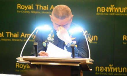 น้ำตาคลอเบ้า! เสธแดง” แถลงขอโทษสังคม และขออย่าด่าทหาร หากจะด่าให้มาด่าผม