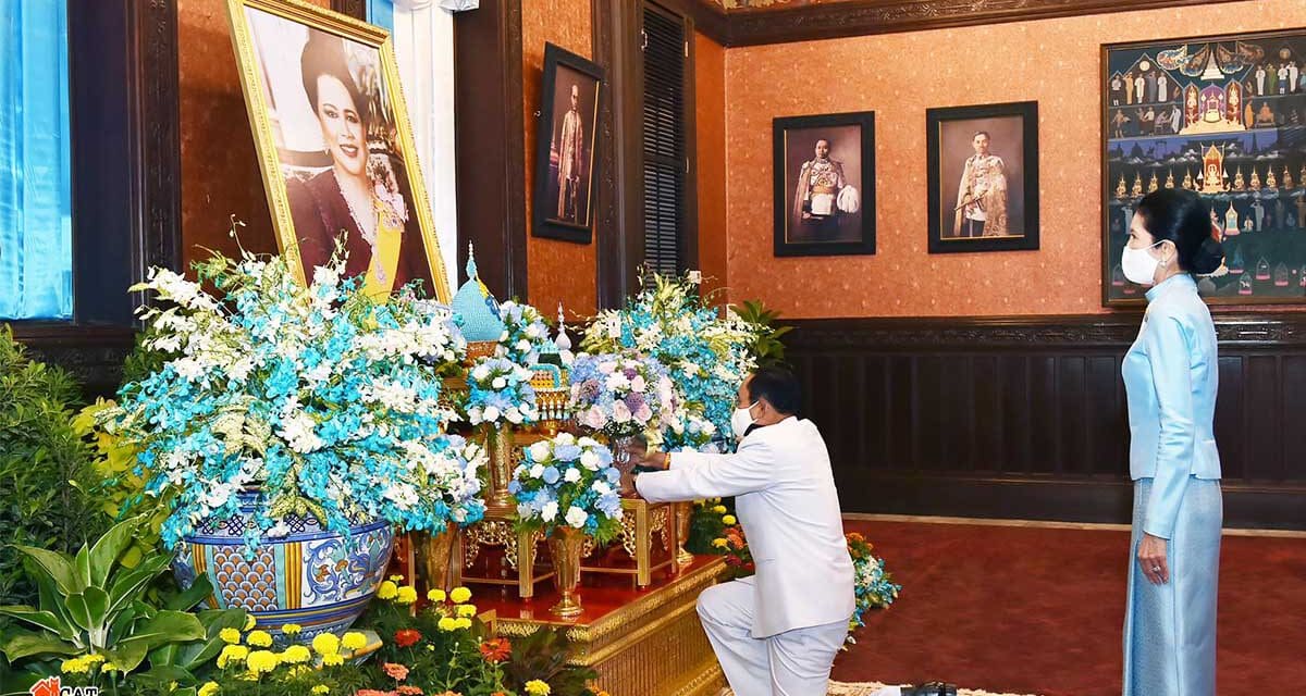 นายกฯ-ประธานสภา-ขรก.ทุกหน่วย ร่วมทำบุญตักบาตร-ลงนามถวานพระพร เนื่องในวันเฉลิมพระชนพรรษา12ส.ค.