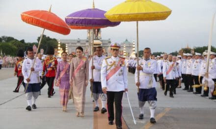 ‘ในหลวง-พระราชินี’ ทรงบำเพ็ญพระราชกุศล วันปิยมหาราช