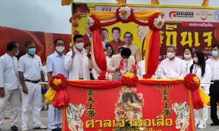 ลั่นกลองพิธี ‘อิ้วเก้ง’ แห่พระรอบเมืองเทศกาลกินเจโคราช