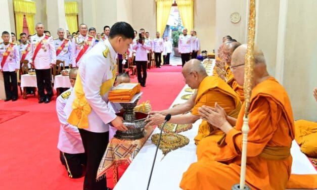 ‘เจ้าฟ้าทีปังกรรัศมีโชติ’ เสด็จแทนพระองค์ ถวายผ้าพระกฐิน ‘พระปฐมเจดีย์’