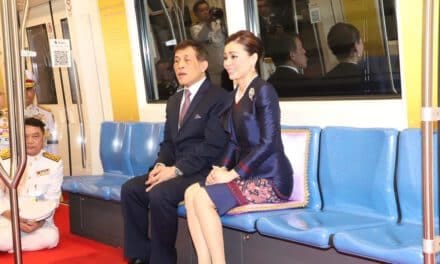ในหลวง-พระราชินี เปิดรถไฟฟ้าสาย เฉลิมรัชมงคล ประทับรถไฟฟ้าพระที่นั่ง
