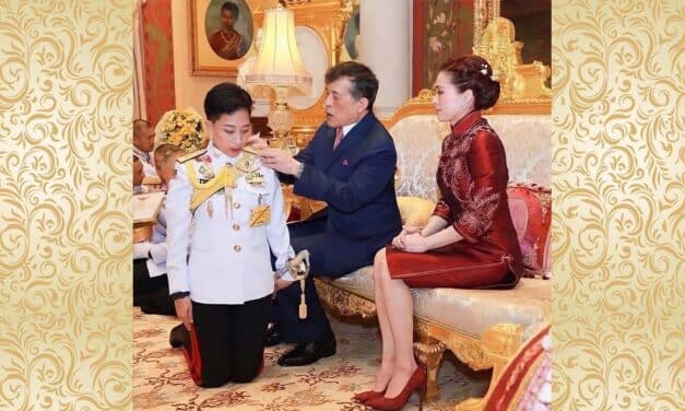 ‘ในหลวง’ ทรงประดับยศ พลเอกหญิง เจ้าฟ้าพัชรกิติยาภาฯ