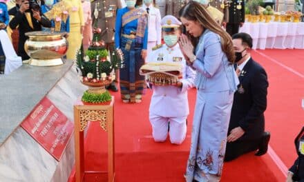 สมเด็จเจ้าฟ้าฯ กรมพระศรีสวางควัฒน วรขัตติยราชนารีเสด็จในงานพิธีบวงสรวงและรำสดุดีท้าวสุรนารี ประจำปี ๒๕๖๔