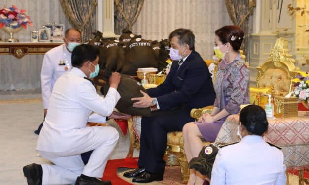 ‘ในหลวง ราชินี’ พระราชทาน ‘ถุงพระราชทานกำลังใจ’ แก่โรงพยาบาลแม่ข่ายและโรงพยาบาลสนาม