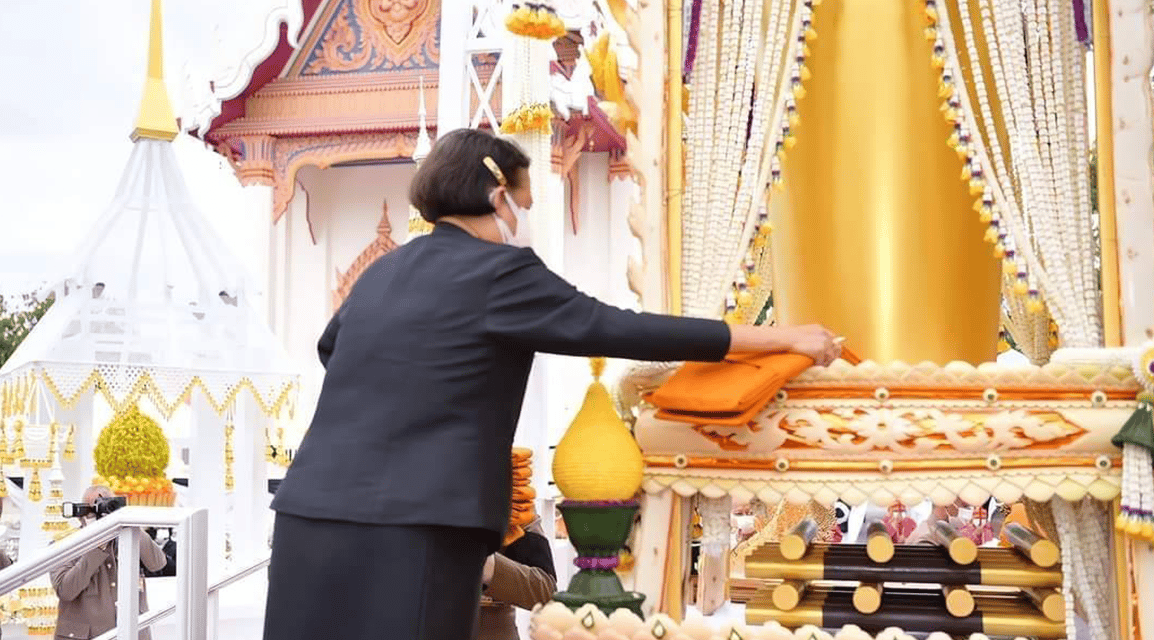 กรมสมเด็จพระเทพรัตนราชสุดาฯ เสด็จพระราชดำเนินไปในการพระราชทานเพลิงศพพระสาสนโสภณ