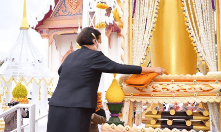 กรมสมเด็จพระเทพรัตนราชสุดาฯ เสด็จพระราชดำเนินไปในการพระราชทานเพลิงศพพระสาสนโสภณ