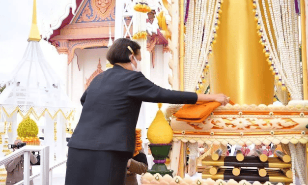 กรมสมเด็จพระเทพรัตนราชสุดาฯ เสด็จพระราชดำเนินไปในการพระราชทานเพลิงศพพระสาสนโสภณ