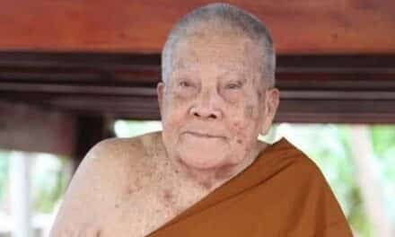 เผยประวัติ “หลวงปู่แสง ญาณวโร” พระเกจิชื่อดัง อายุ 98 ปี หลังตกเป็นข่าวดัง