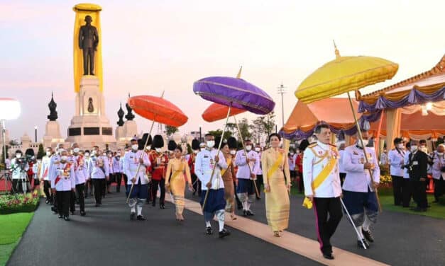 ในหลวง พระราชินี ทรงเปิดพระบรมราชานุสาวรีย์ ร.9 พสกนิกรปีติเฝ้ารับเสด็จฯ