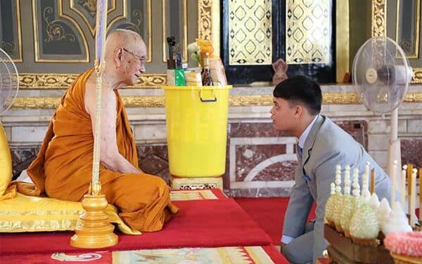 สมเด็จพระเจ้าลูกยาเธอ เจ้าฟ้าทีปังกรรัศมีโชติ มหาวชิโรตตมางกูร สิริวิบูลยราชกุมาร เสด็จไปถวายสักการะเจ้าพระคุณ สมเด็จพระอริยวงศาคตญาณ สมเด็จพระสังฆราช สกลมหาสังฆปริณายก ณ วัดราชบพิธสถิตมหาสีมาราม