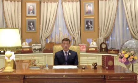 พระบาทสมเด็จพระเจ้าอยู่หัว ทรงพระราชทานพรปีใหม่ แก่ปวงชนชาวไทย