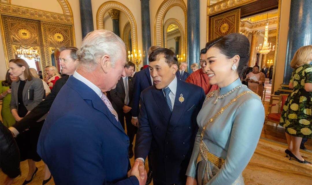 ในหลวงพระราชินี ทรงร่วมงานเลี้ยงรับรองพระราชพิธีบรมราชาภิเษก สมเด็จพระเจ้าชาลส์ที่ 3